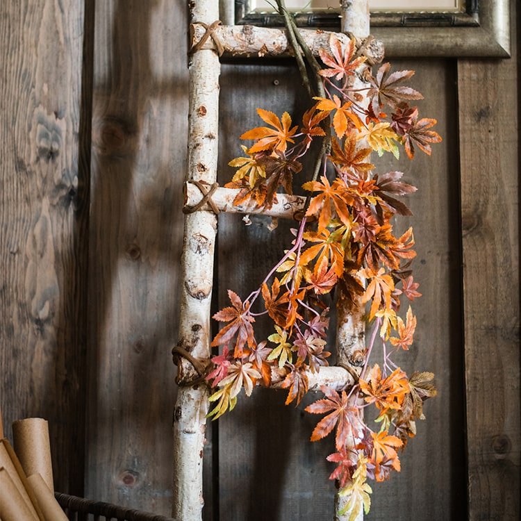 Tige de feuille d'érable artificielle aux couleurs d'automne