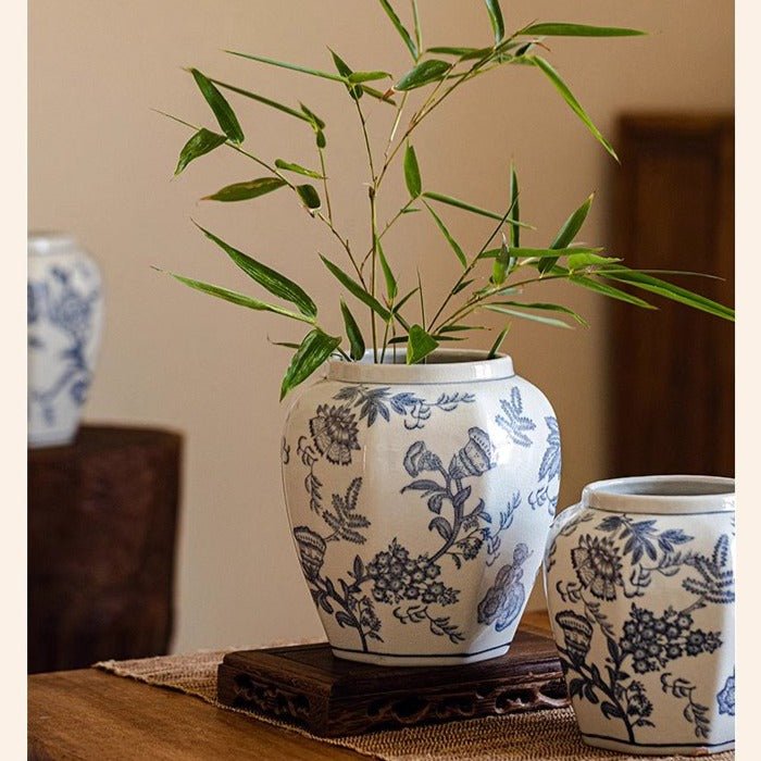 Vaso floreale in porcellana bianco e blu