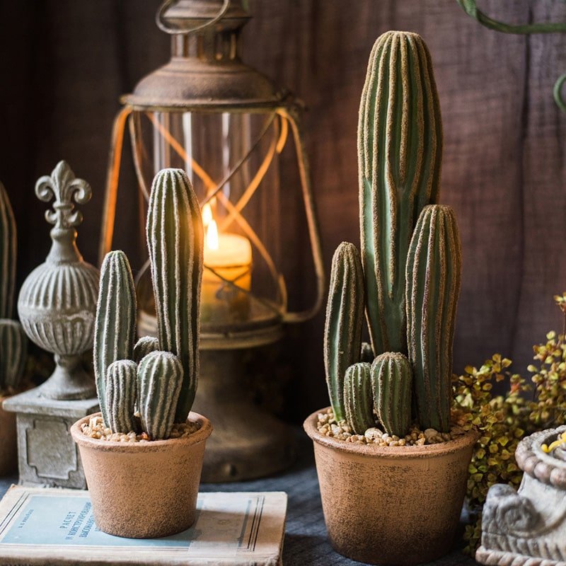 Cactus artificiale in vaso marrone