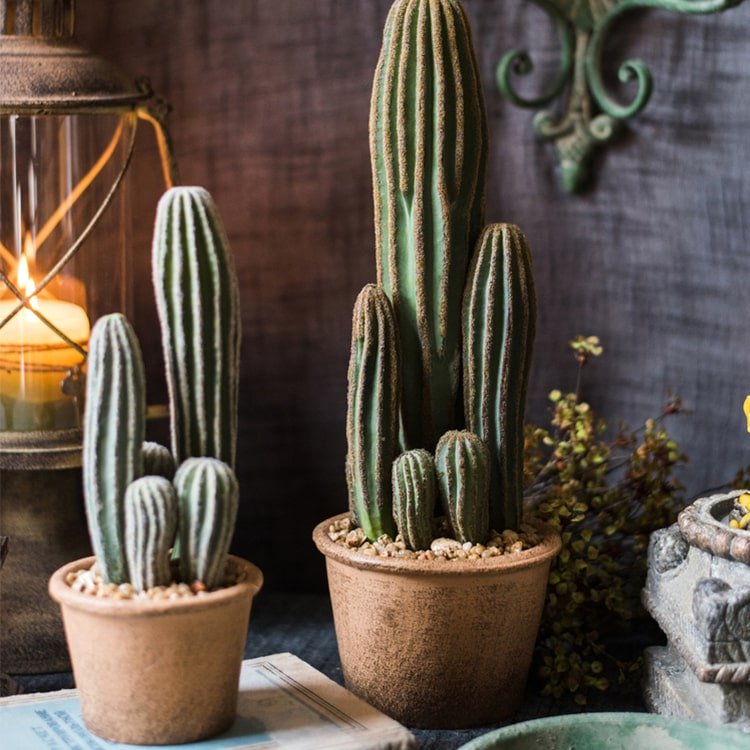 Cactus artificiale in vaso marrone