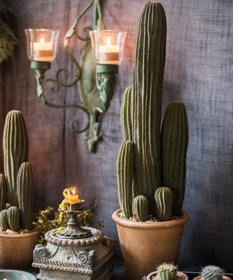 Cactus artificiale in vaso marrone