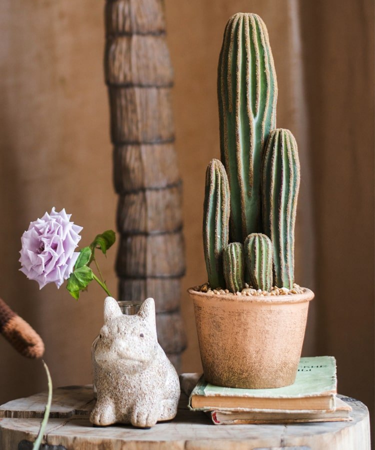 Cactus artificiale in vaso marrone
