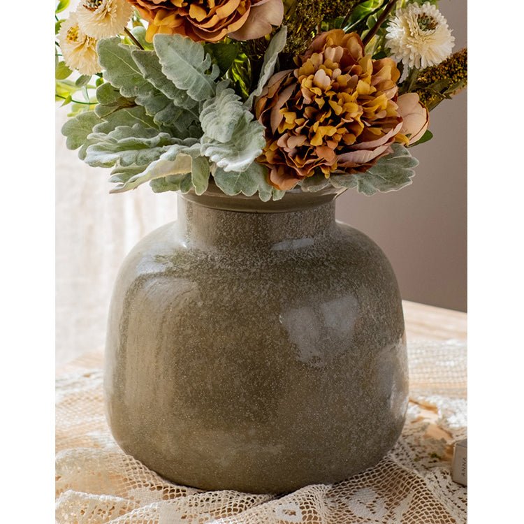 Vase en verre texturé vert foncé mat