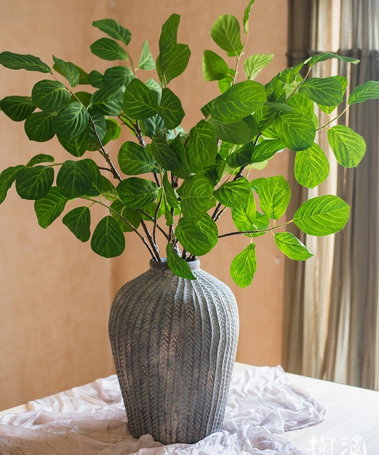 Tige de plante artificielle à grandes feuilles