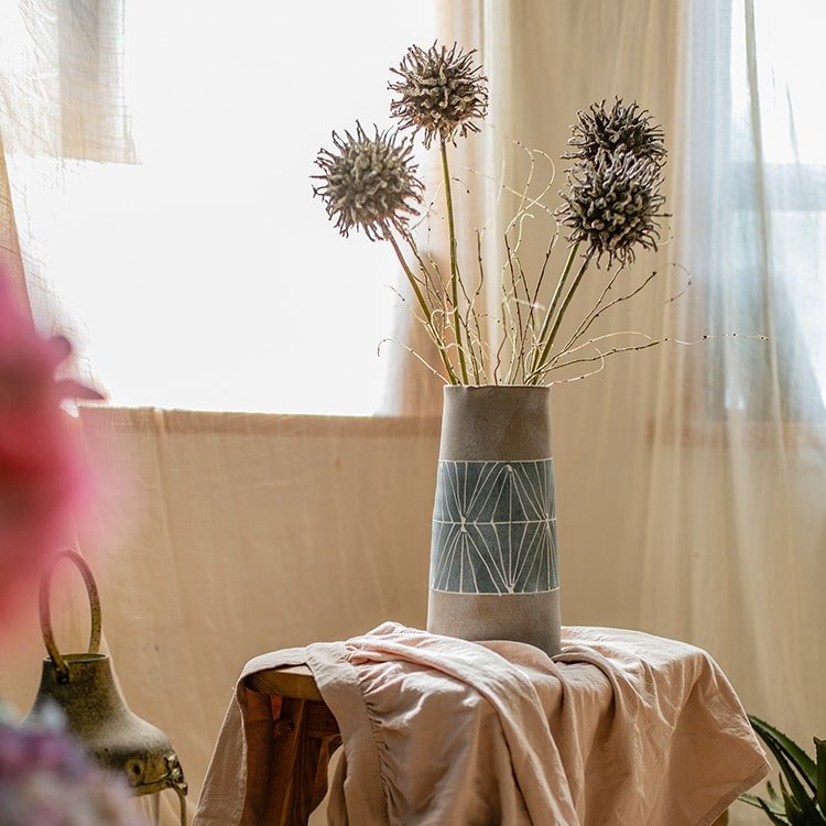Vaso da tavolo in terracotta dipinto a mano grigio blu