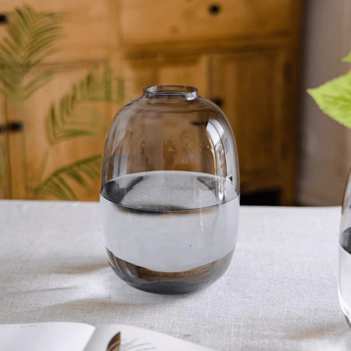 Vase en verre transparent moderne