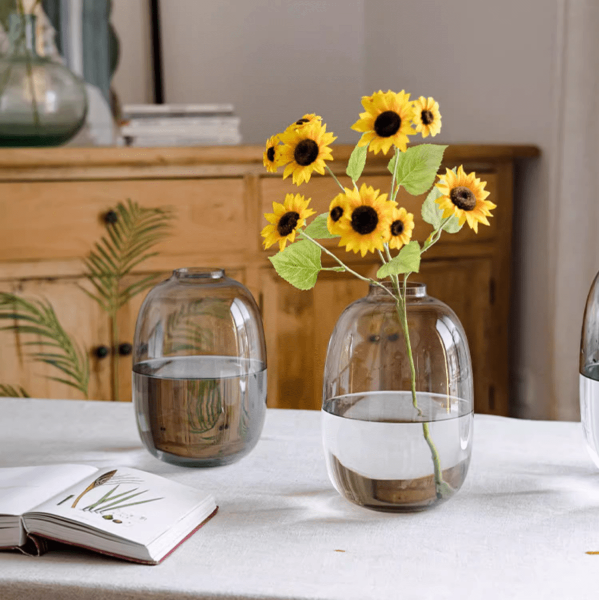 Vase en verre transparent moderne