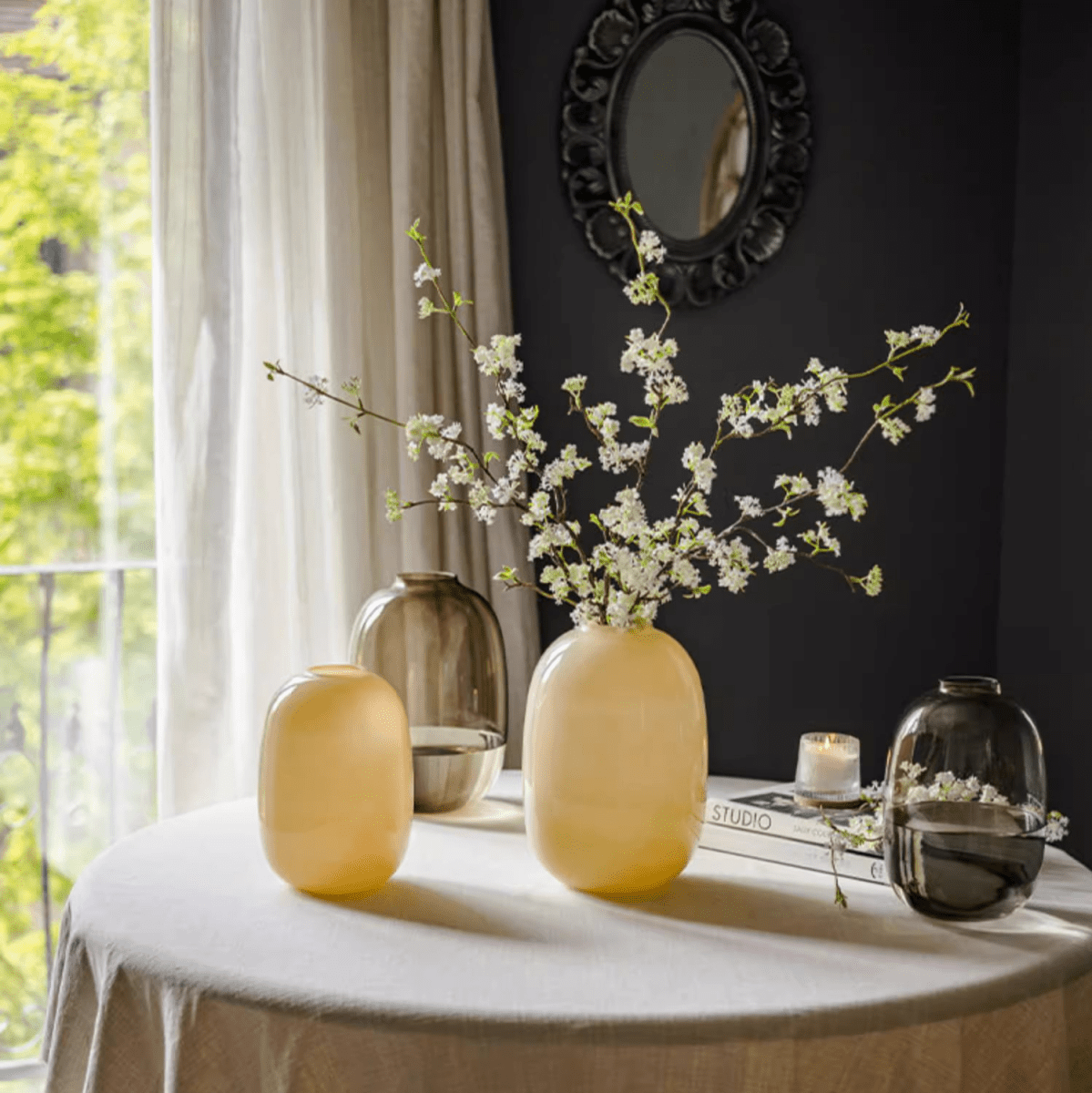Vaso in vetro moderno giallo