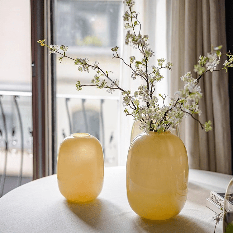 Vaso in vetro moderno giallo
