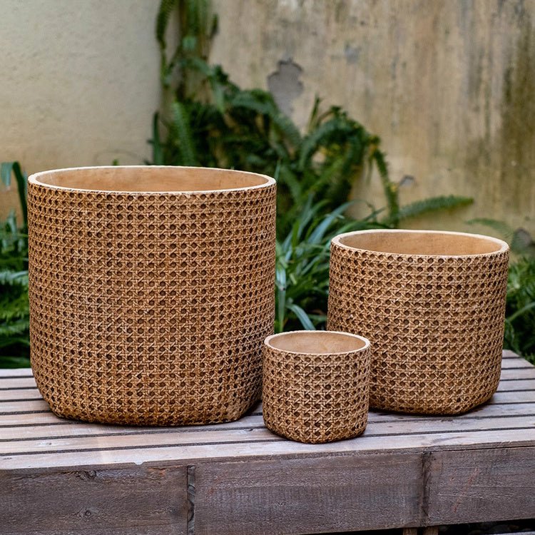 Jardinière en ciment à texture rotin