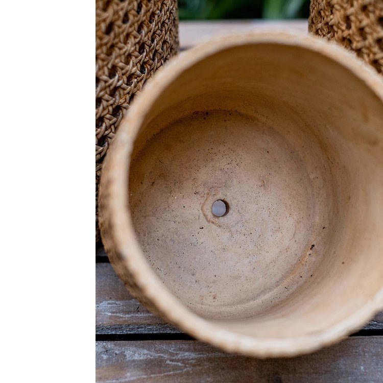 Jardinière en ciment à texture rotin