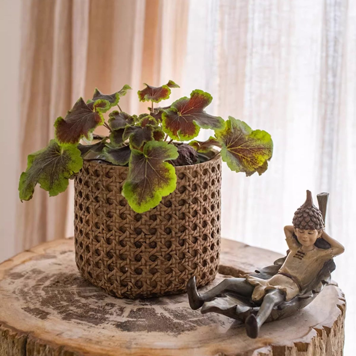 Jardinière en ciment à texture rotin