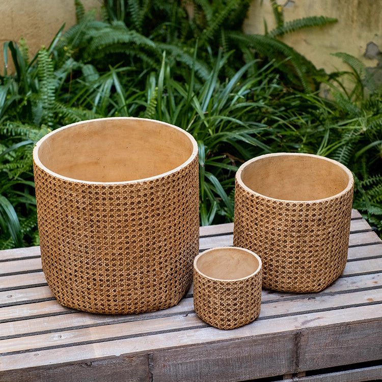 Jardinière en ciment à texture rotin