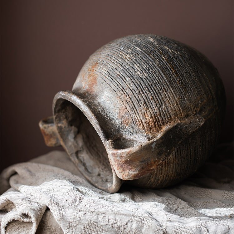 Restauro di un vaso antico in diversi stili