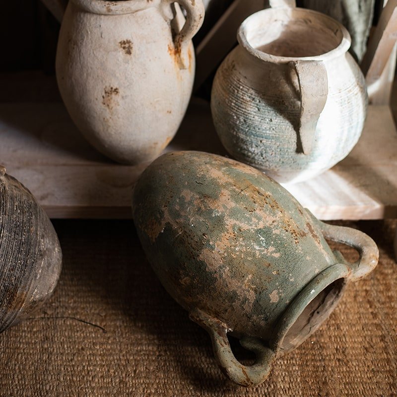 Restauro di un vaso antico in diversi stili