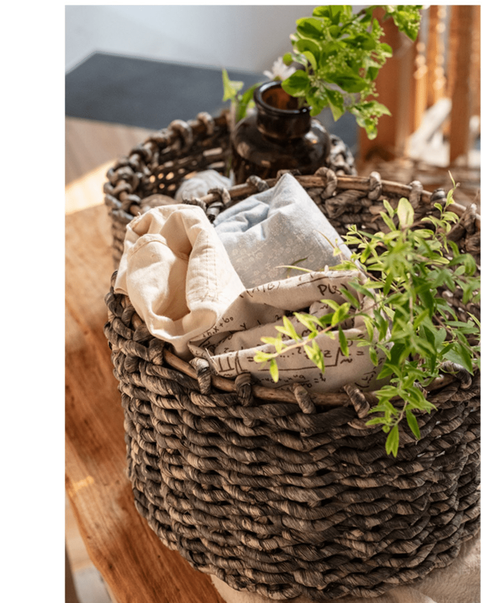 Cesto rotondo in paglia marrone naturale