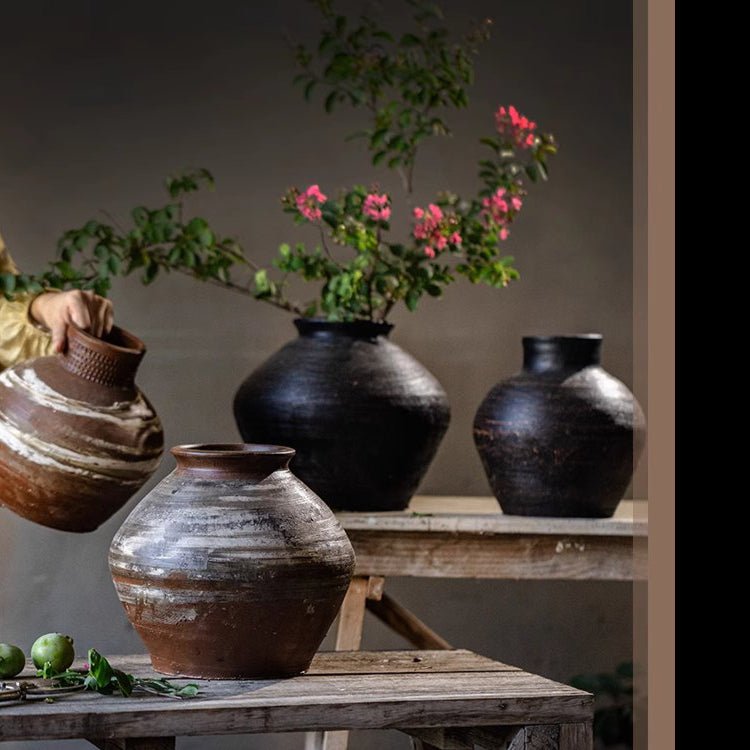 Vaso in ceramica in stile vintage Wabi-Sabi
