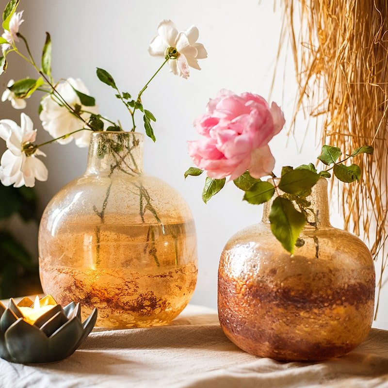Vase soliflore en verre bullé soufflé à la bouche ambre