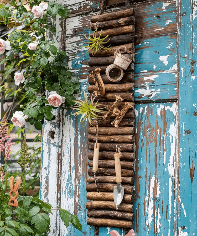 Decorazione da parete a scala in legno rustico portautensili