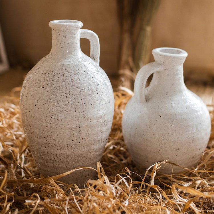 Vase en céramique blanc à petite ouverture