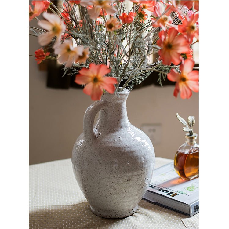 Vase en céramique blanc à petite ouverture