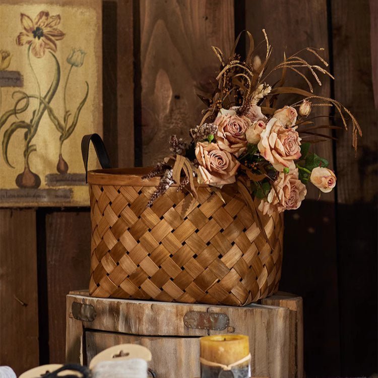 Panier rustique en copeaux de bois tressés à la main