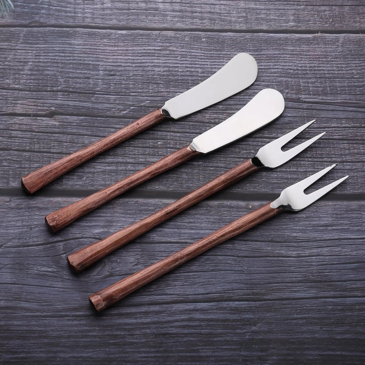 SET 4 PEZZI COLTELLO E SPALMINO PER FORMAGGIO MEDICKI