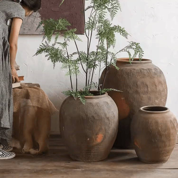 Vaso tondo in terracotta marrone