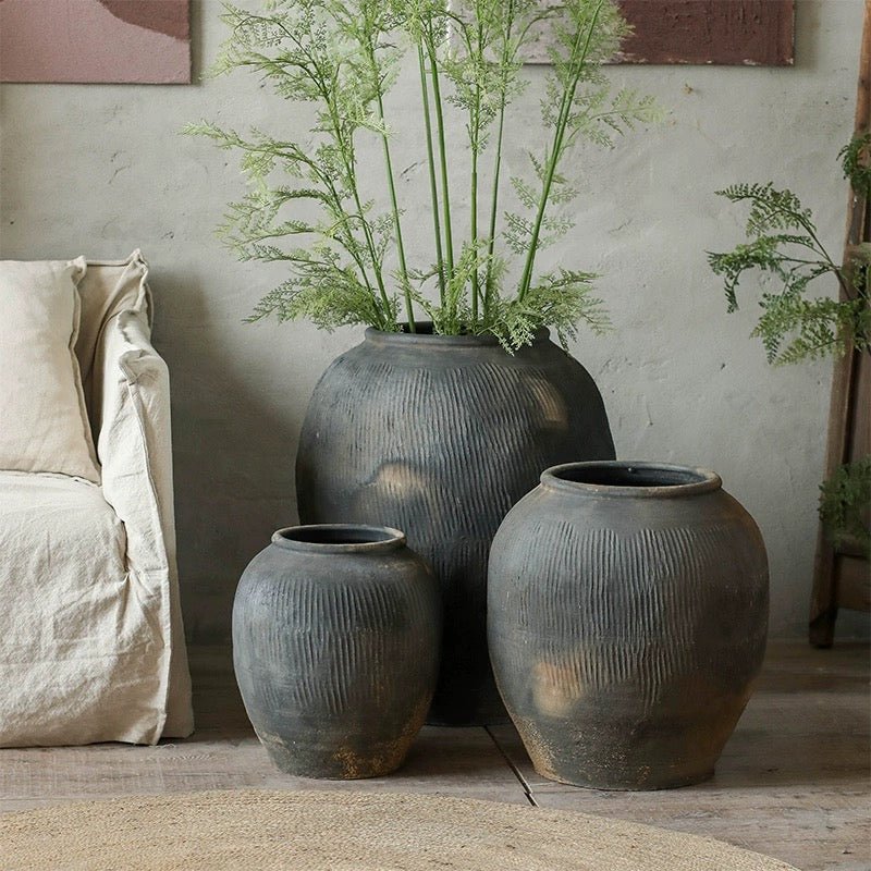 Pot rond en terre cuite grise