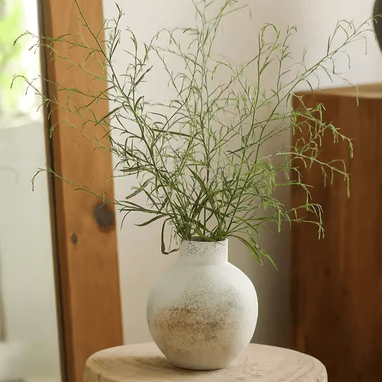 Vaso in ceramica a corpo rotondo e superficie ruvida a tenuta stagna