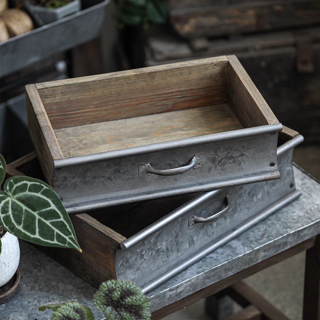 Jardinière rustique en bois et métal pour le jardin