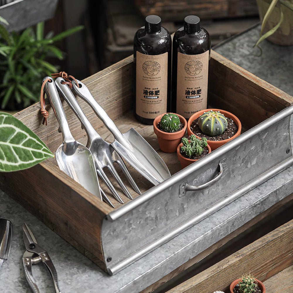 Jardinière rustique en bois et métal pour le jardin
