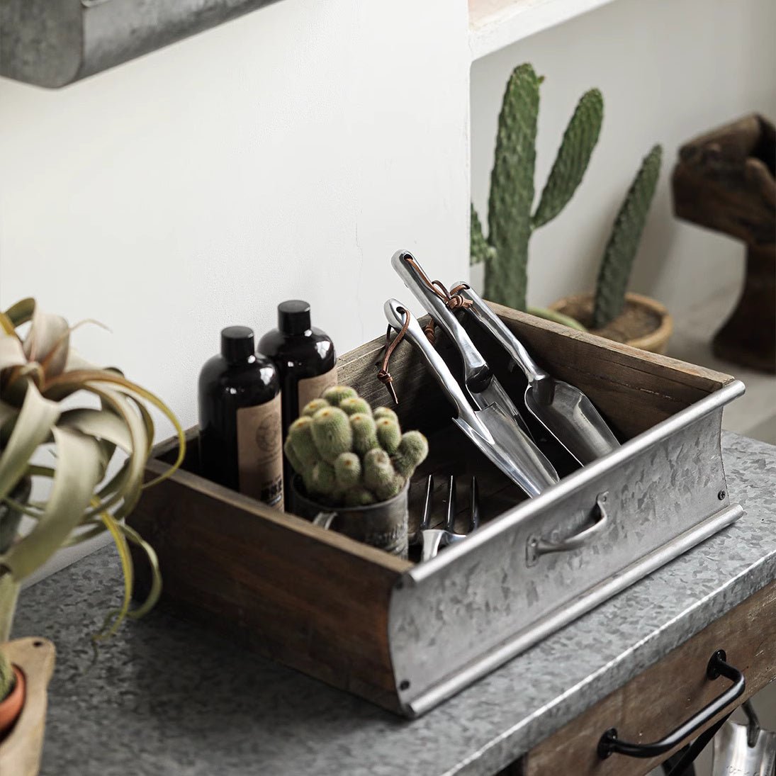Jardinière rustique en bois et métal pour le jardin