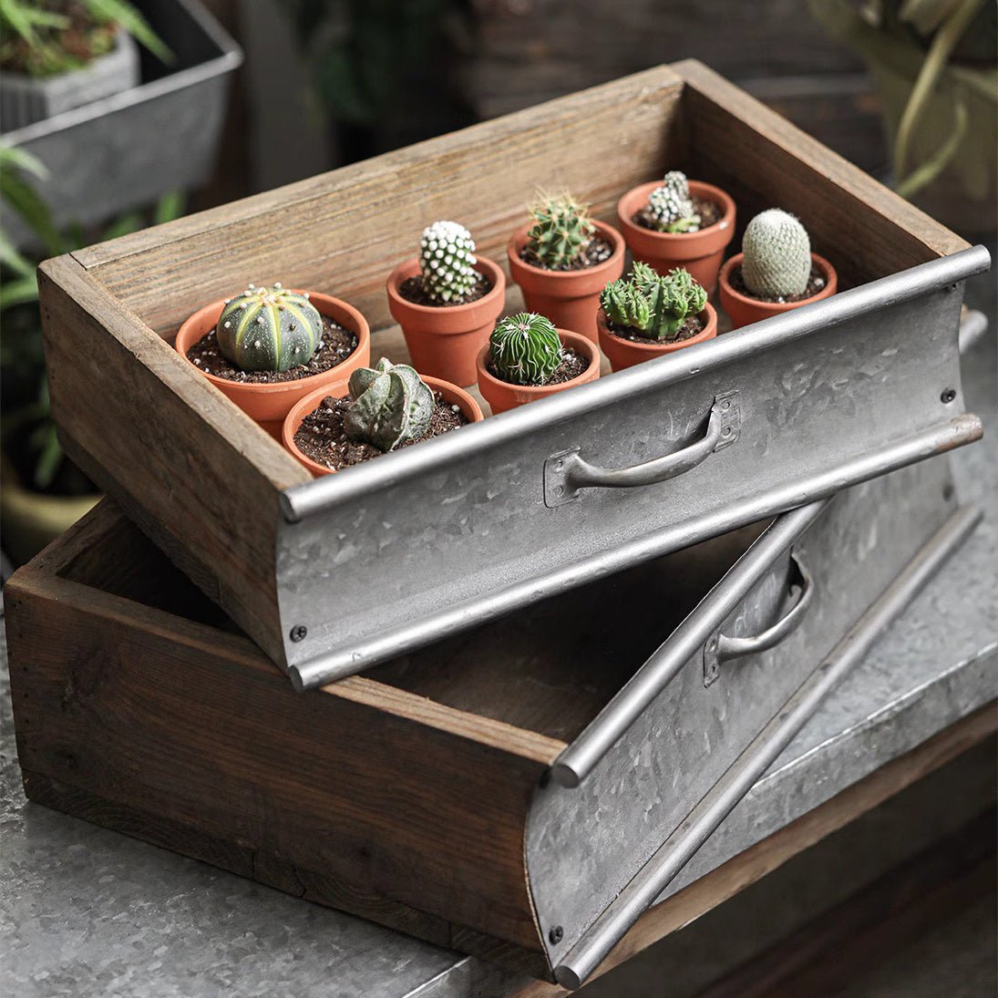 Jardinière rustique en bois et métal pour le jardin