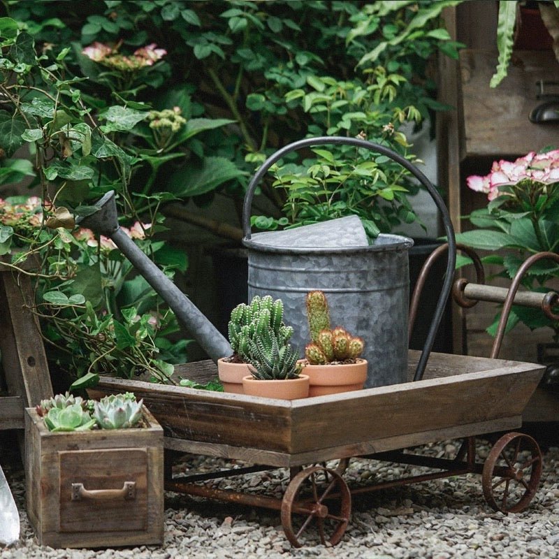 Petit chariot décoratif en bois pour fleurs