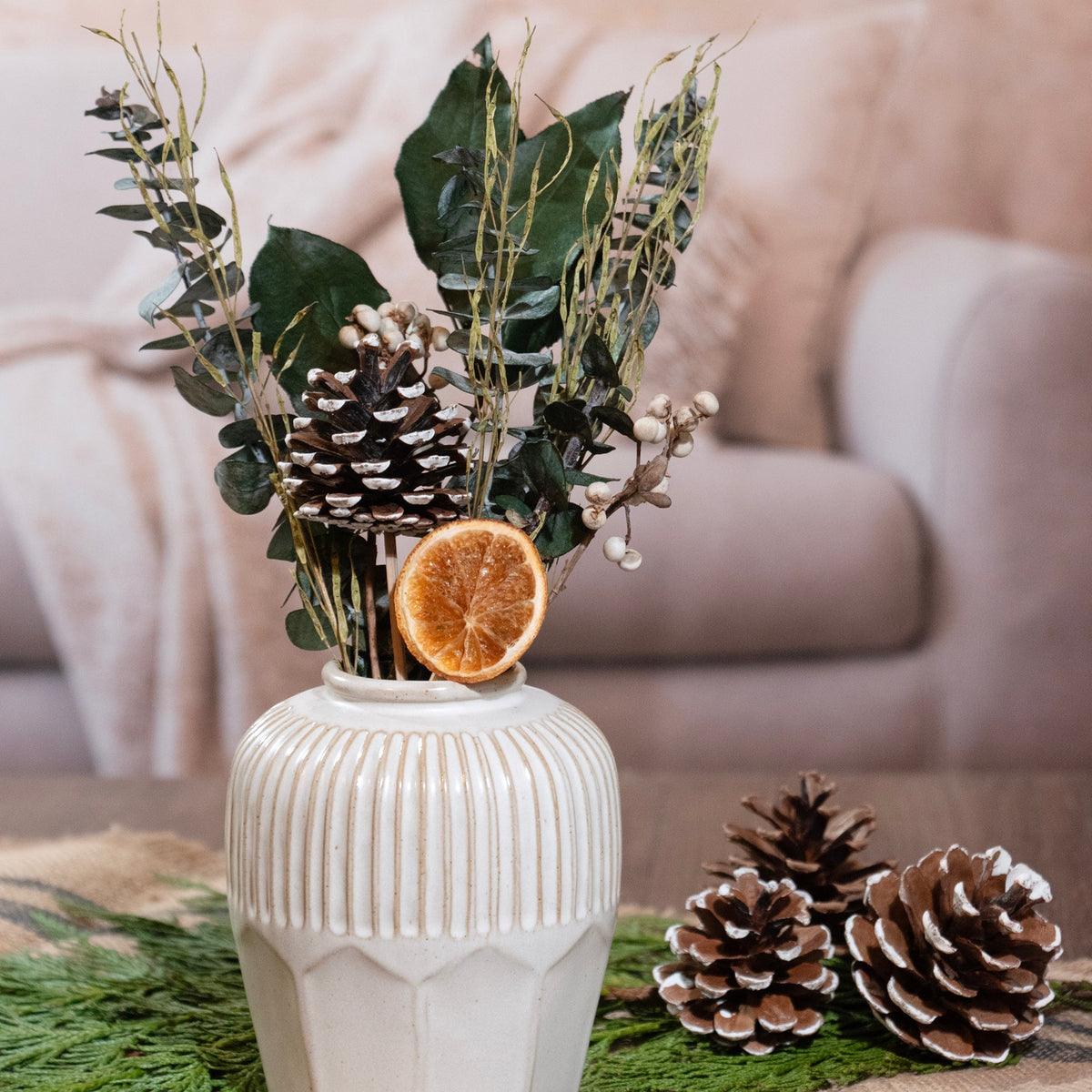 Bouquet d'hiver "Petite" 30 cm : Tranche d'orange et eucalyptus baby