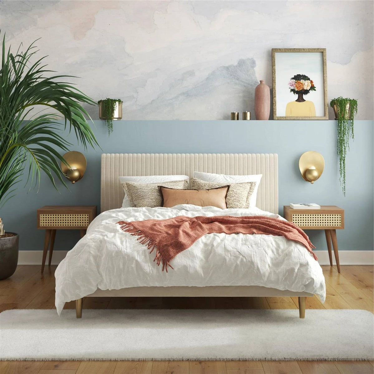 Lit plateforme Queen capitonné en velours crème ivoire style milieu du siècle avec tête de lit