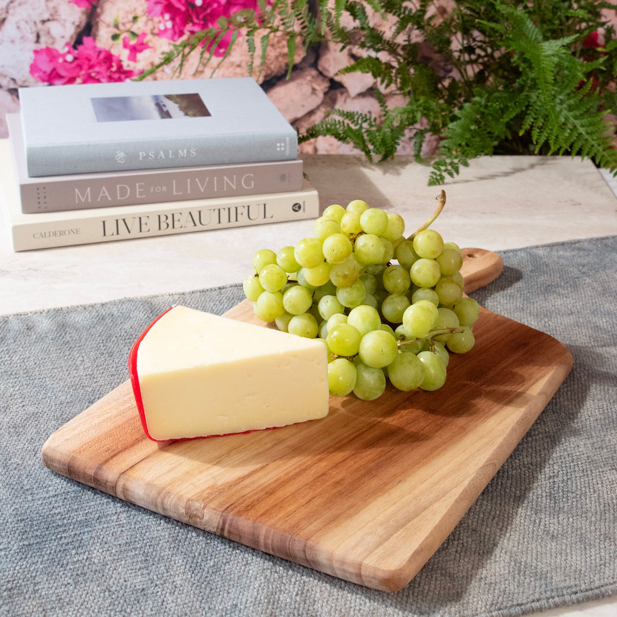 Grande planche de charcuterie rectangulaire en teck
