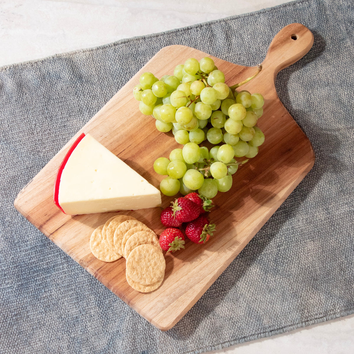Grande planche de charcuterie rectangulaire en teck