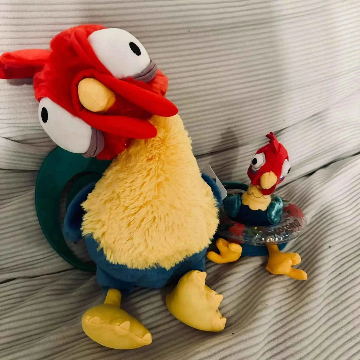 Peluche Kawaii Maialino & Gallo Tropicale – Morbido Animaletto di Pezza per Dormire & Decorazione per la Casa (2 Stili)