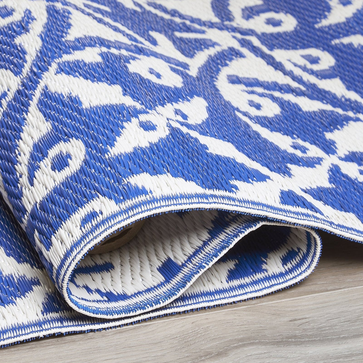 San Juan - Tapis d'extérieur géométrique bleu foncé pour terrasse VENTE FINALE