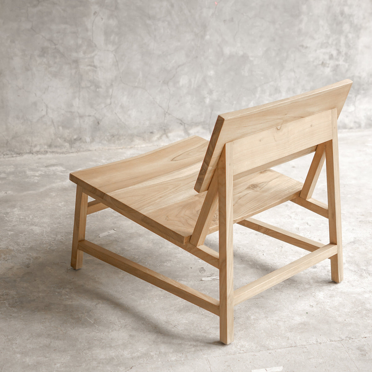 Fauteuil d'appoint Suki Japandi | Chaise d'appoint minimaliste en teck massif