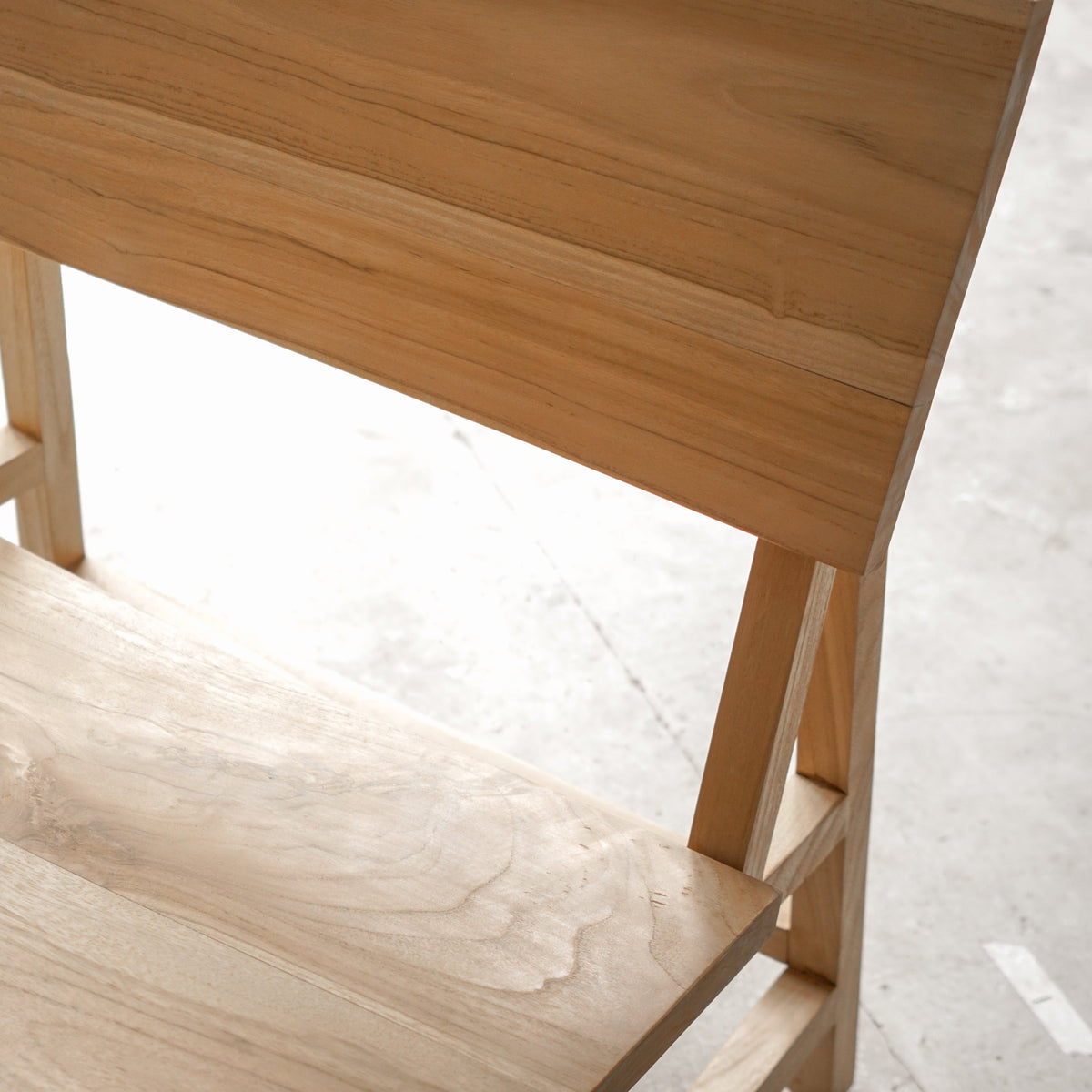 Fauteuil d'appoint Suki Japandi | Chaise d'appoint minimaliste en teck massif