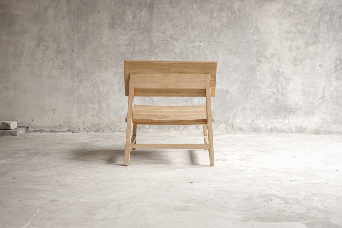 Fauteuil d'appoint Suki Japandi | Chaise d'appoint minimaliste en teck massif