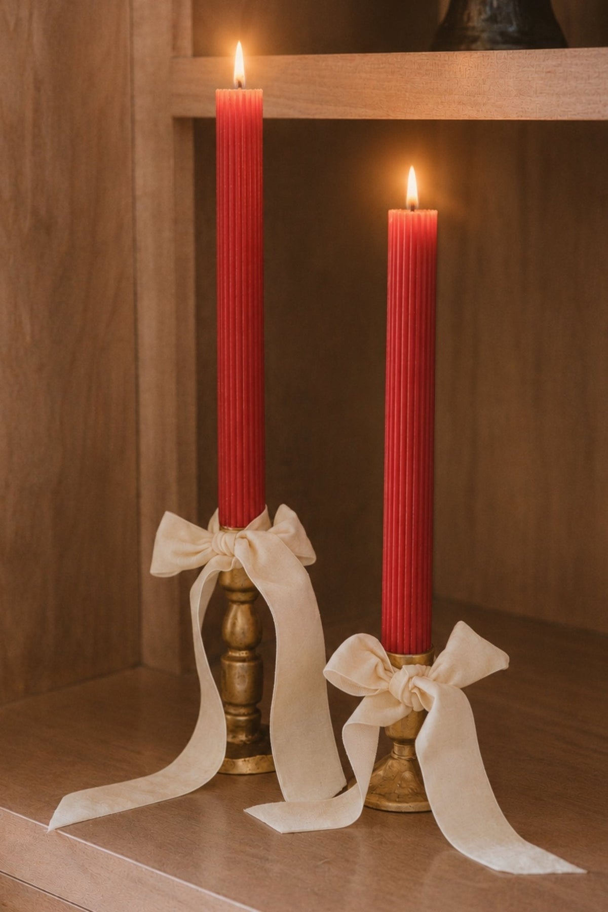 Bougies effilées cannelées rouges - Lot de 3