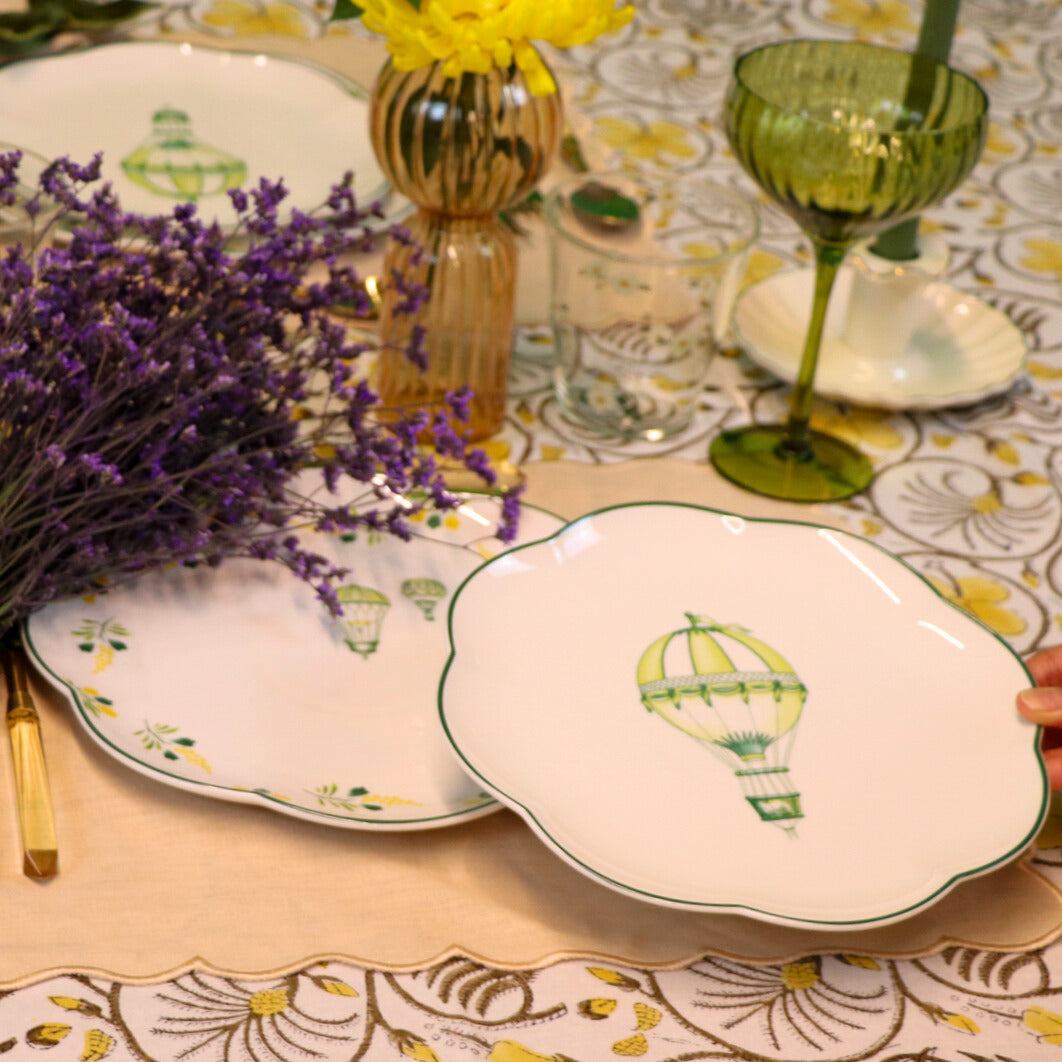 Assiettes à dîner en céramique festonnée Lavande de Valensole – Caisse de 12 (+3 assiettes offertes)