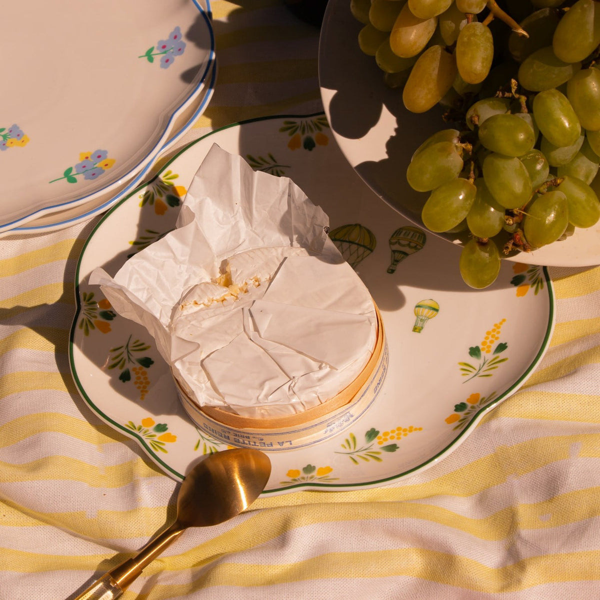 Assiettes à dîner en céramique à bords festonnés Lavande de Valensole – Lot de 4 (+1 assiette offerte)