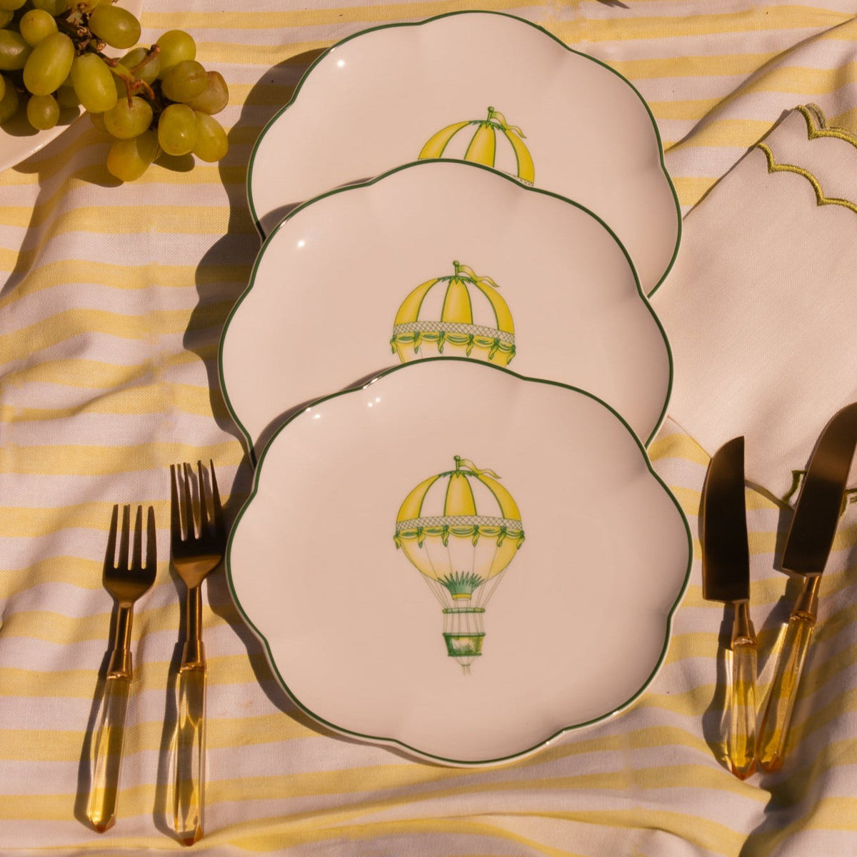 Assiettes à entrées en céramique festonnée Lavande de Valensole – Caisse de 12 (+3 assiettes offertes)