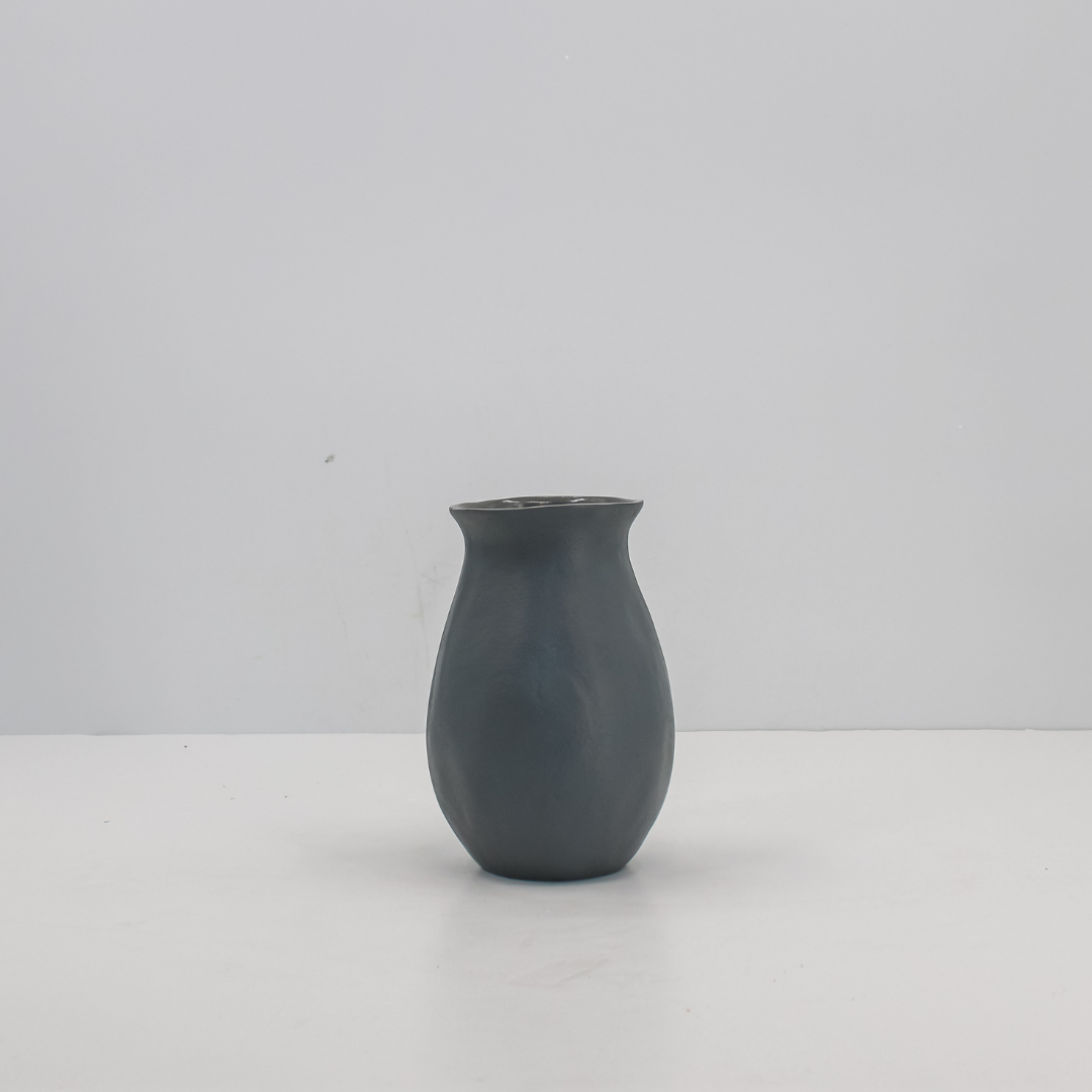 Vaso in alluminio grigio caldo