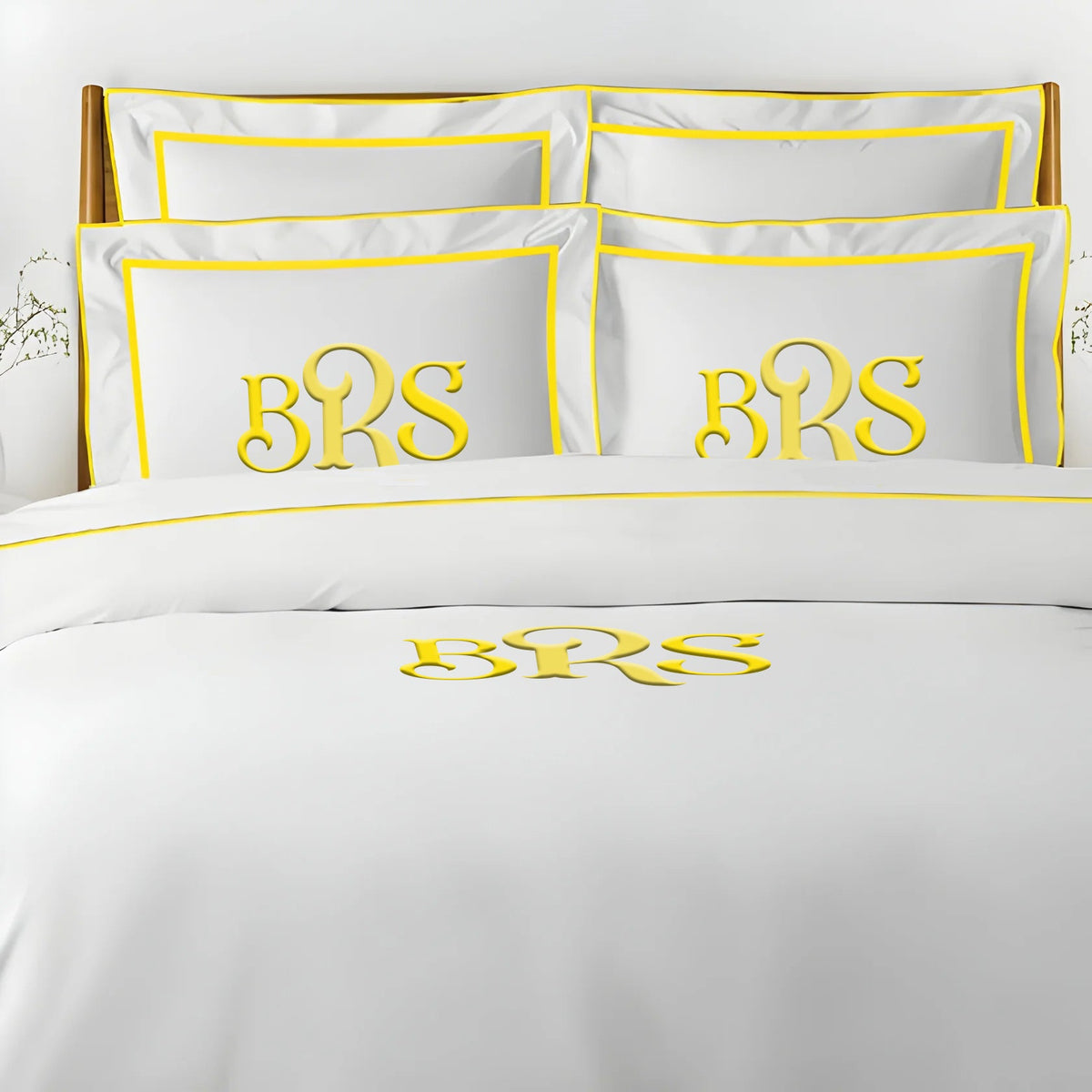 Set copripiumino in raso di cotone tinta unita con ricamo monogramma e bordo